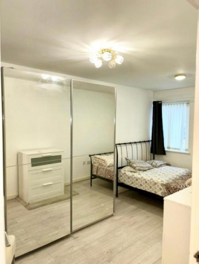 Luxury 2 bed Manchester City Centre Apartment close to Salford Quays - secured underground parking included